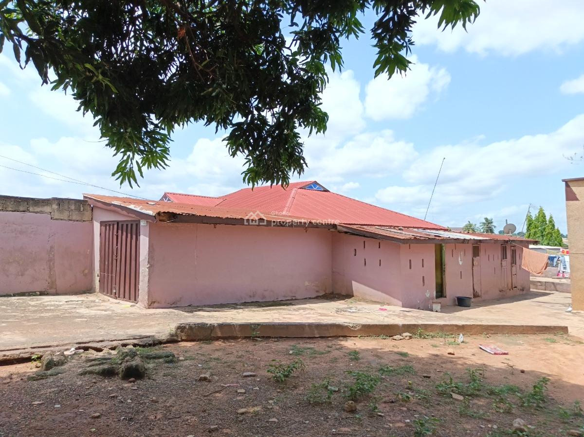 5 Bedrooms., Buokrom , Near Kumasi Airport., Kumasi Metropolitan, Ashanti, House for Sale