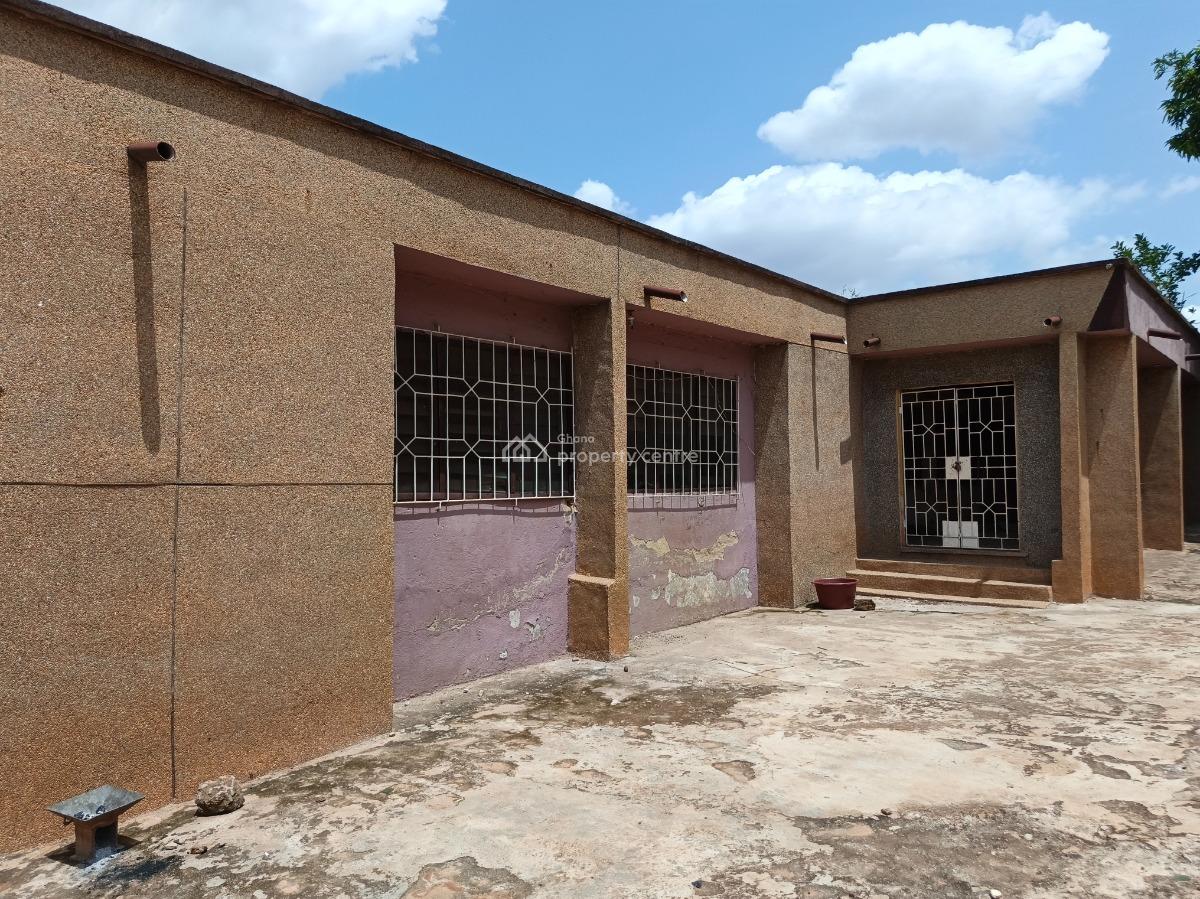 5 Bedrooms., Buokrom , Near Kumasi Airport., Kumasi Metropolitan, Ashanti, House for Sale