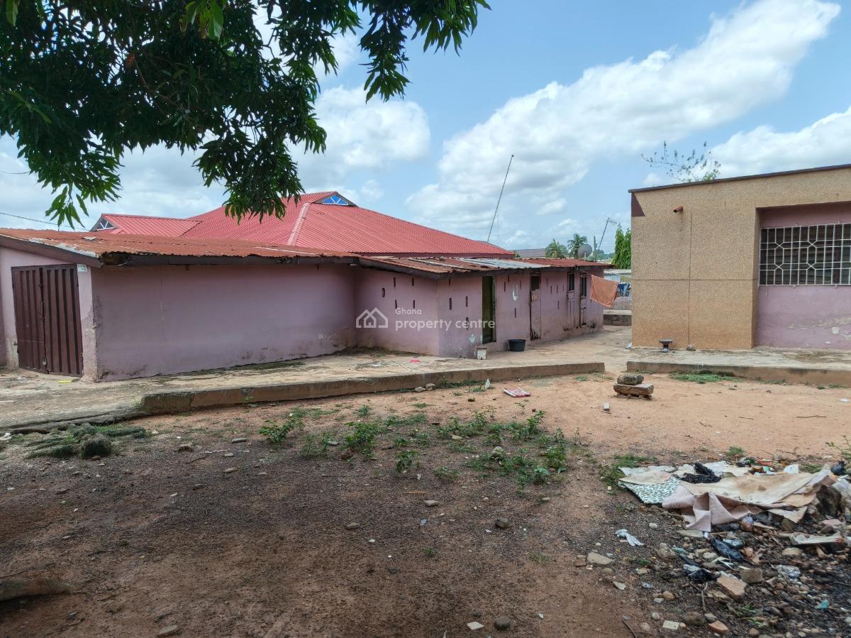 5 Bedrooms., Buokrom , Near Kumasi Airport., Kumasi Metropolitan, Ashanti, House for Sale