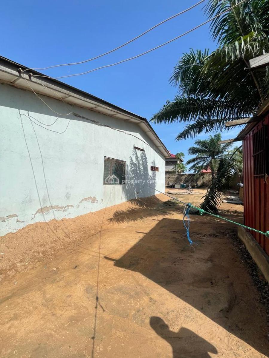 Prime Residential Property with Existing Old 4 Bedroom Hous, Seekers Realty, Spintex, Accra, Detached Bungalow for Sale