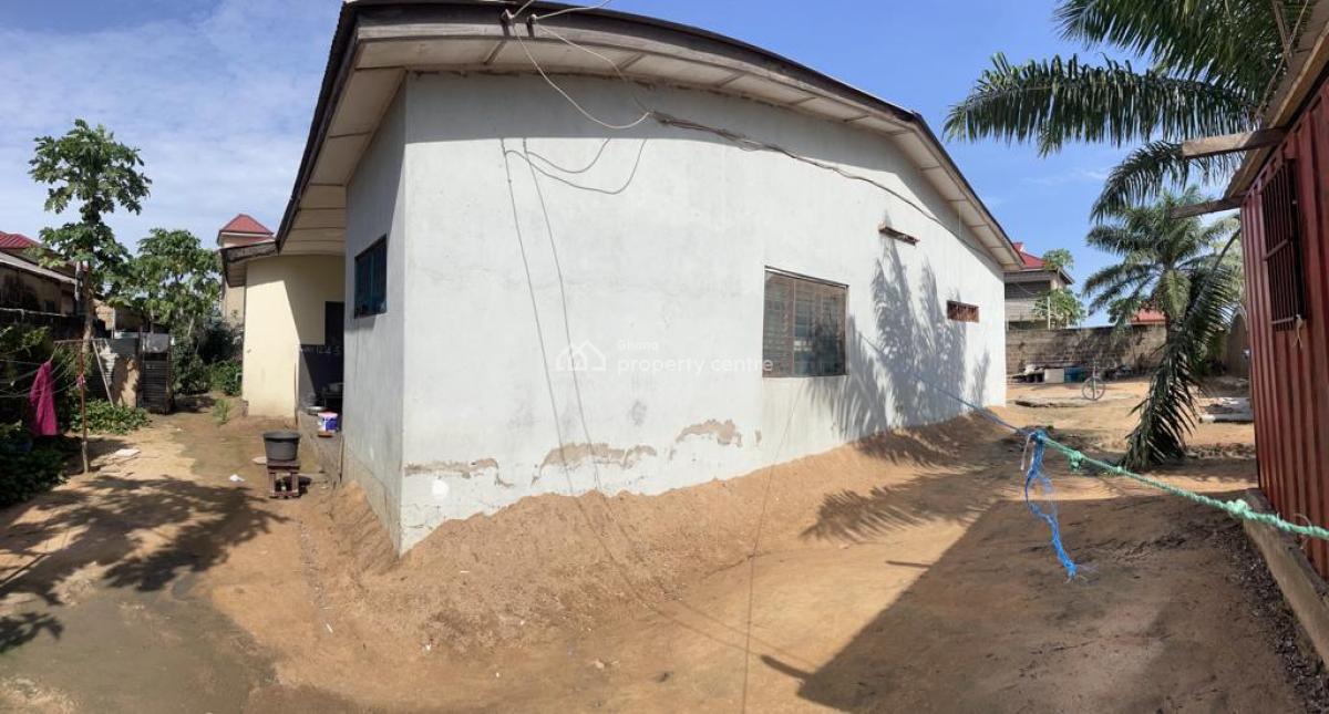 Prime Residential Property with Existing Old 4 Bedroom Hous, Seekers Realty, Spintex, Accra, Detached Bungalow for Sale
