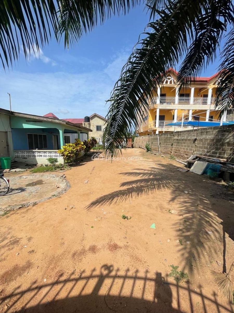 Prime Residential Property with Existing Old 4 Bedroom Hous, Seekers Realty, Spintex, Accra, Detached Bungalow for Sale