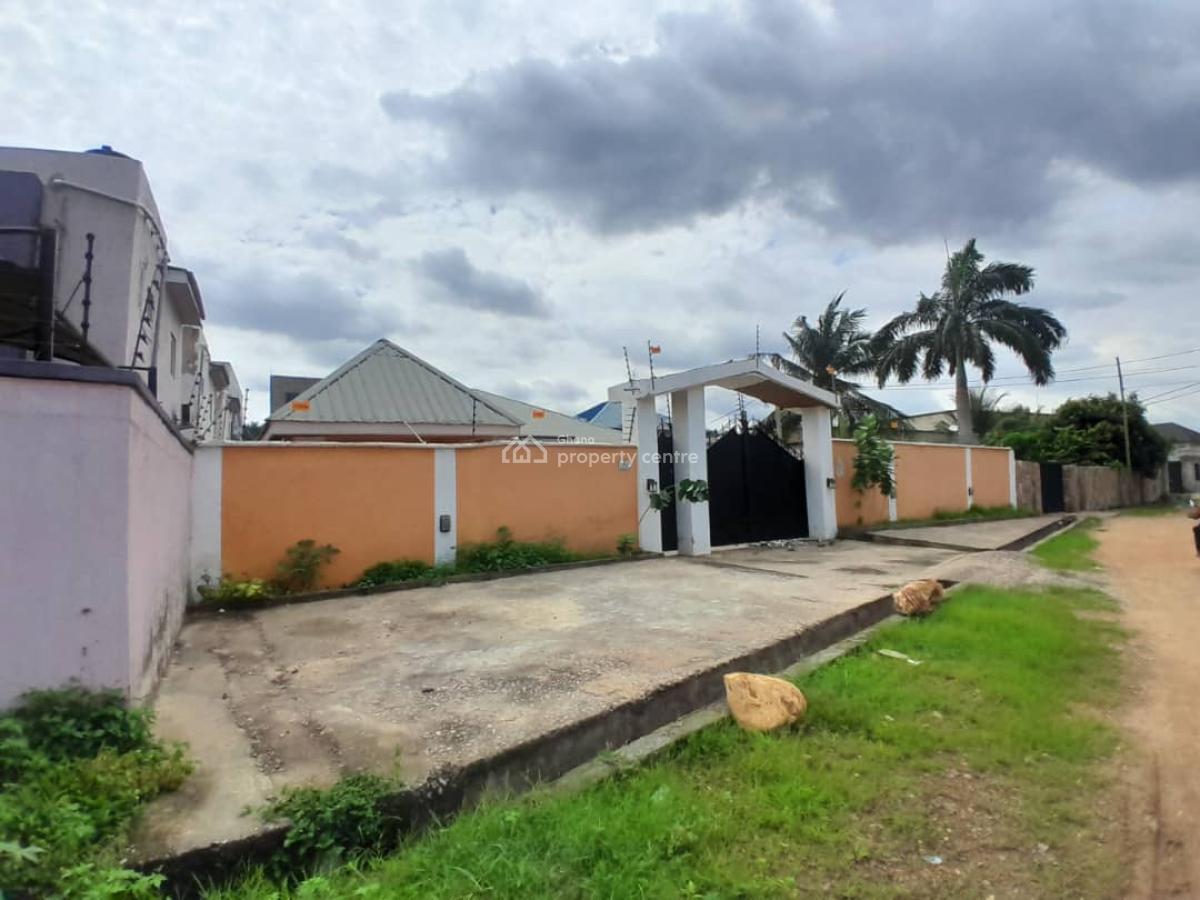 5 Bedrooms House Located at Lakeside Estate Botwe The Police Station., Lakeside, Ashaley Botwe, Adenta Municipal, Accra, Detached Duplex for Sale