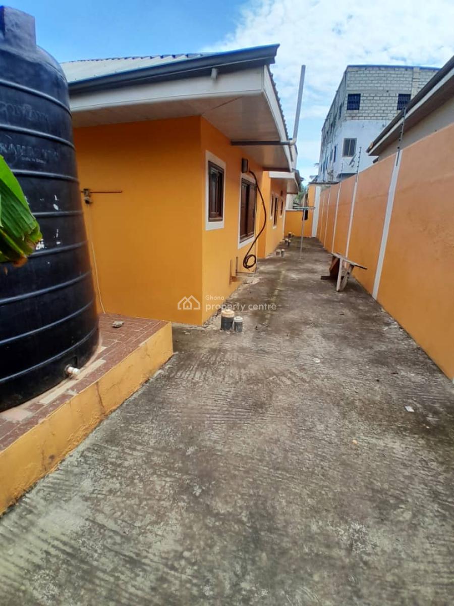 5 Bedrooms House Located at Lakeside Estate Botwe The Police Station., Lakeside, Ashaley Botwe, Adenta Municipal, Accra, Detached Duplex for Sale