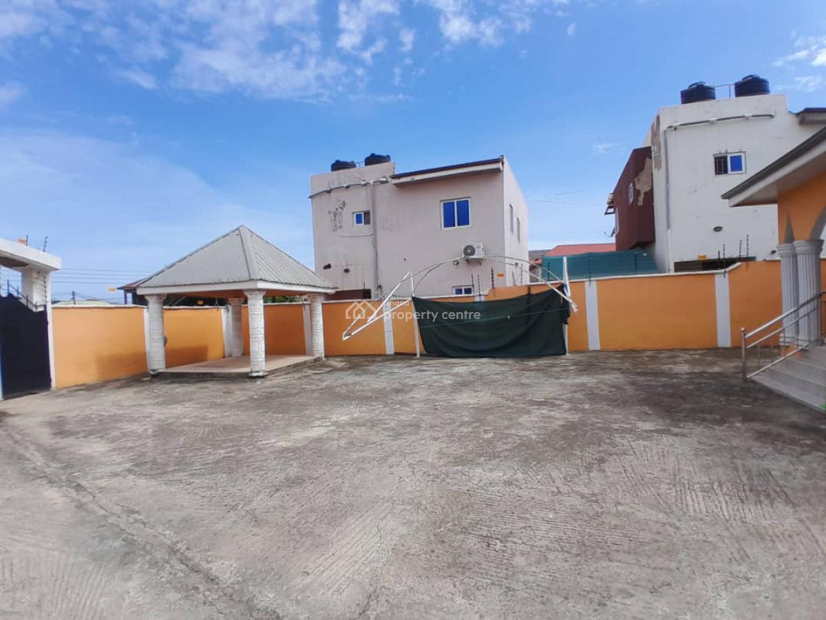 5 Bedrooms House Located at Lakeside Estate Botwe The Police Station., Lakeside, Ashaley Botwe, Adenta Municipal, Accra, Detached Duplex for Sale