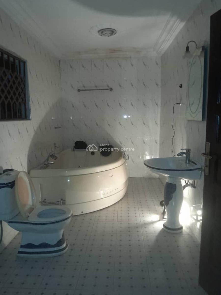 5 Bedrooms House Located at Lakeside Estate Botwe The Police Station., Lakeside, Ashaley Botwe, Adenta Municipal, Accra, Detached Duplex for Sale
