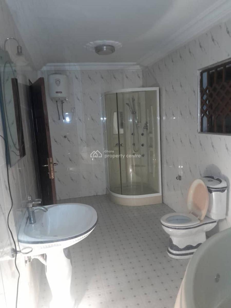 5 Bedrooms House Located at Lakeside Estate Botwe The Police Station., Lakeside, Ashaley Botwe, Adenta Municipal, Accra, Detached Duplex for Sale
