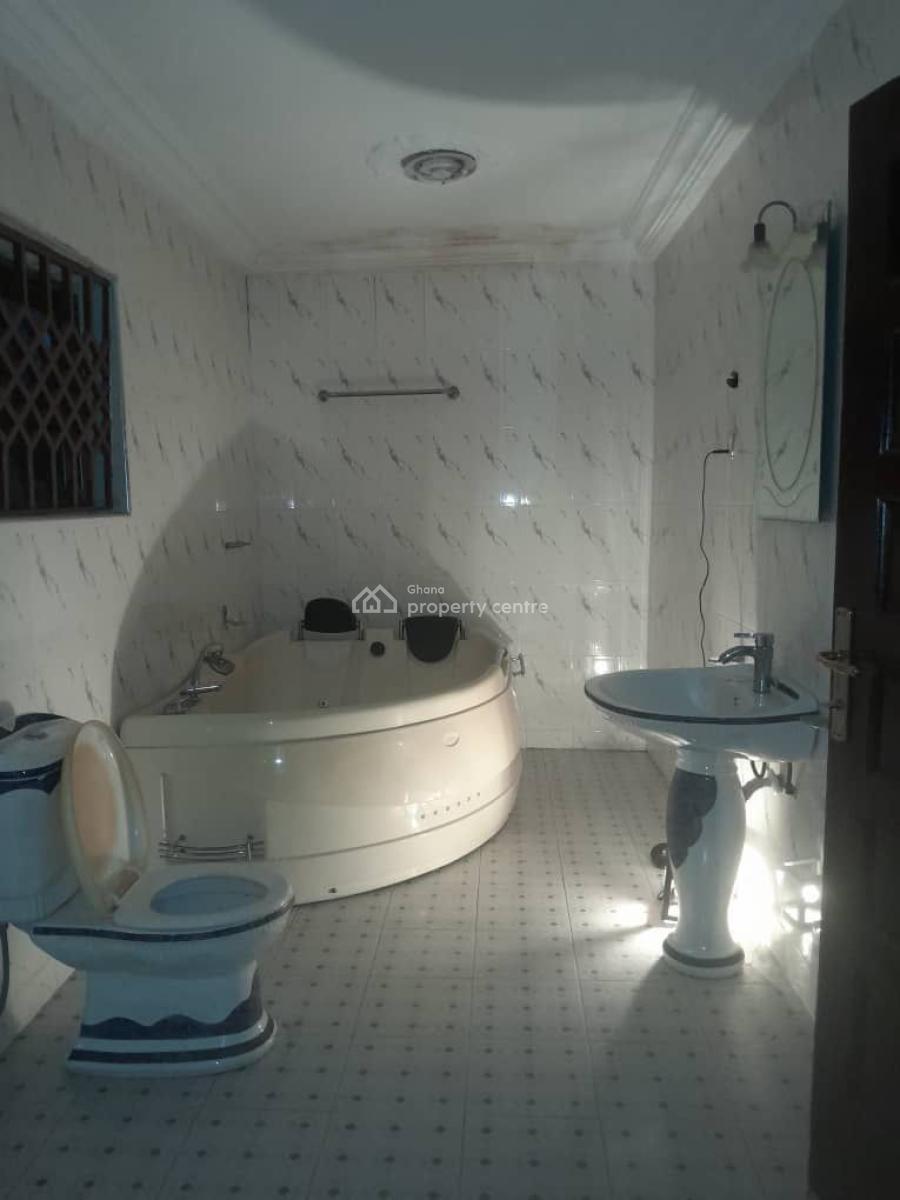 5 Bedrooms House Located at Lakeside Estate Botwe The Police Station., Lakeside, Ashaley Botwe, Adenta Municipal, Accra, Detached Duplex for Sale