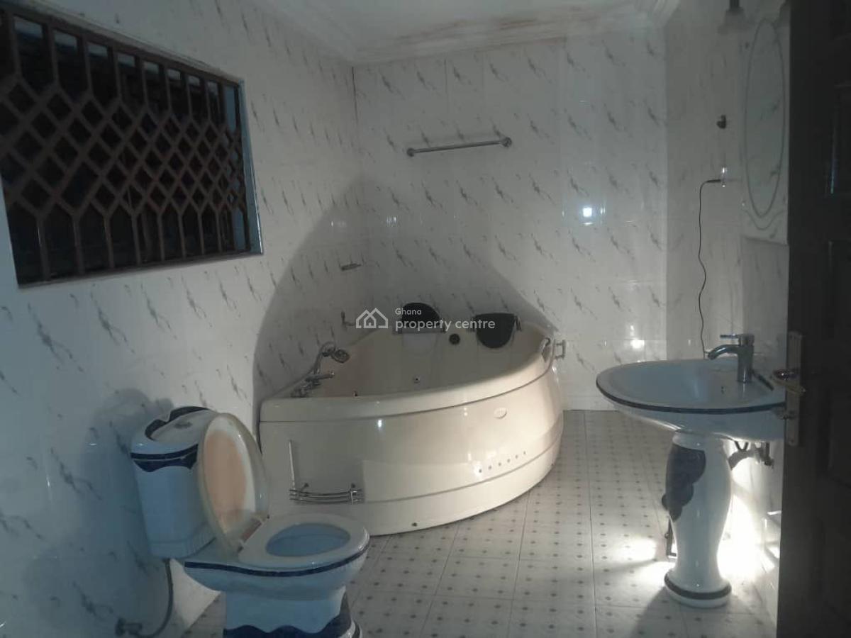 5 Bedrooms House Located at Lakeside Estate Botwe The Police Station., Lakeside, Ashaley Botwe, Adenta Municipal, Accra, Detached Duplex for Sale