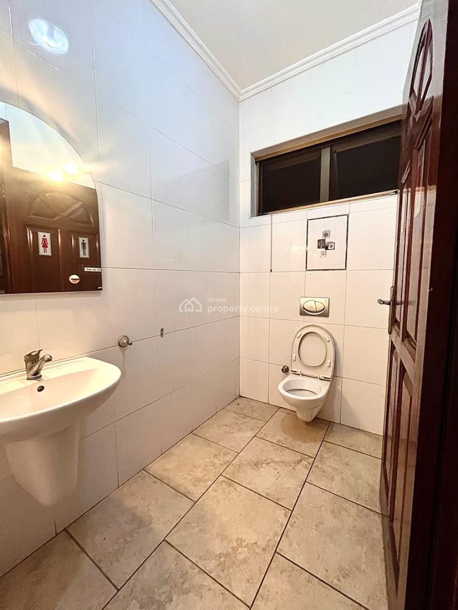 5 Bedroom House  at Cantonment, Cantoment, Cantonments, Accra, Semi-detached Duplex for Rent