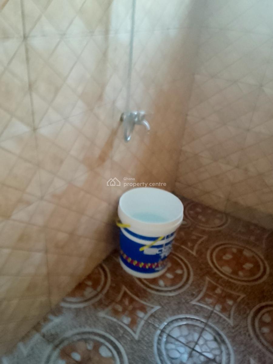 Two Bedroom Apartment, Bush Road Police Station, Teshie-nungua Estates, Accra, Mini Flat for Rent