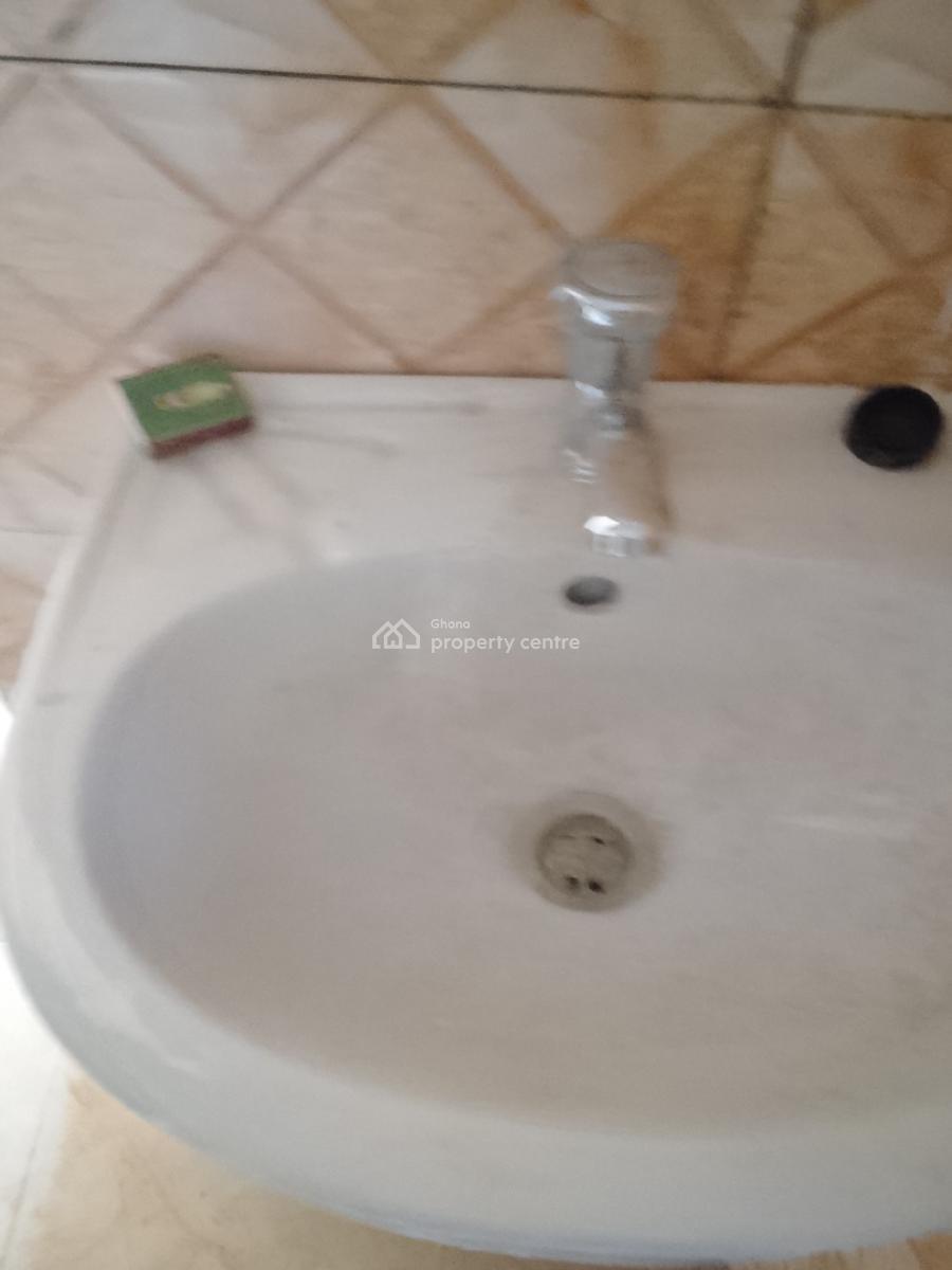 Two Bedroom Apartment, Bush Road Police Station, Teshie-nungua Estates, Accra, Mini Flat for Rent