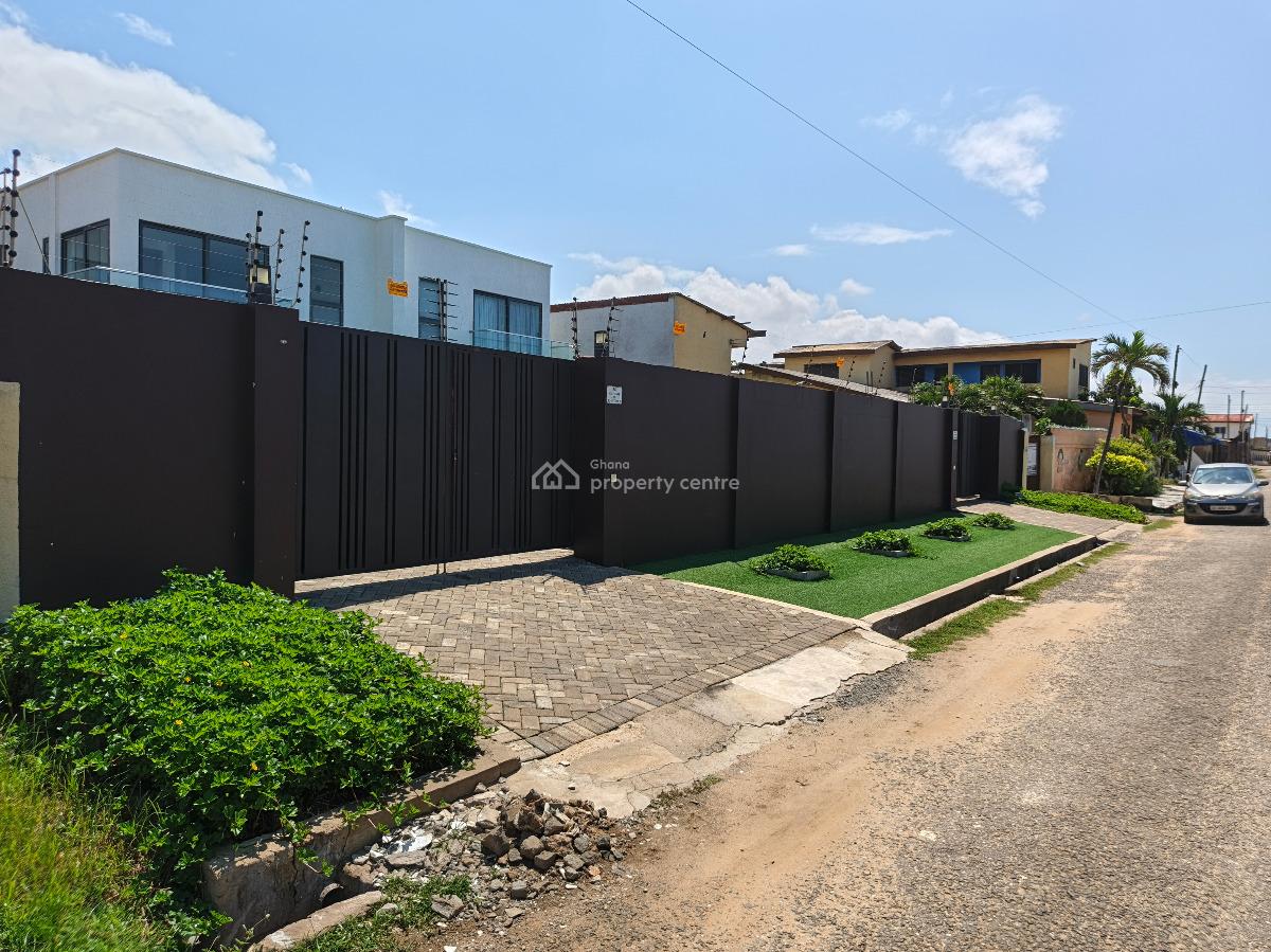 Pool House 3bedrm in South La Estate, South La Estate Opposite Labone Road, South Labadi, Accra, Detached Duplex for Sale