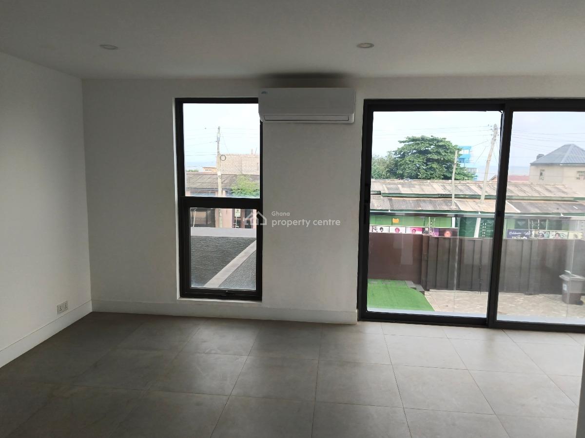 Pool House 3bedrm in South La Estate, South La Estate Opposite Labone Road, South Labadi, Accra, Detached Duplex for Sale
