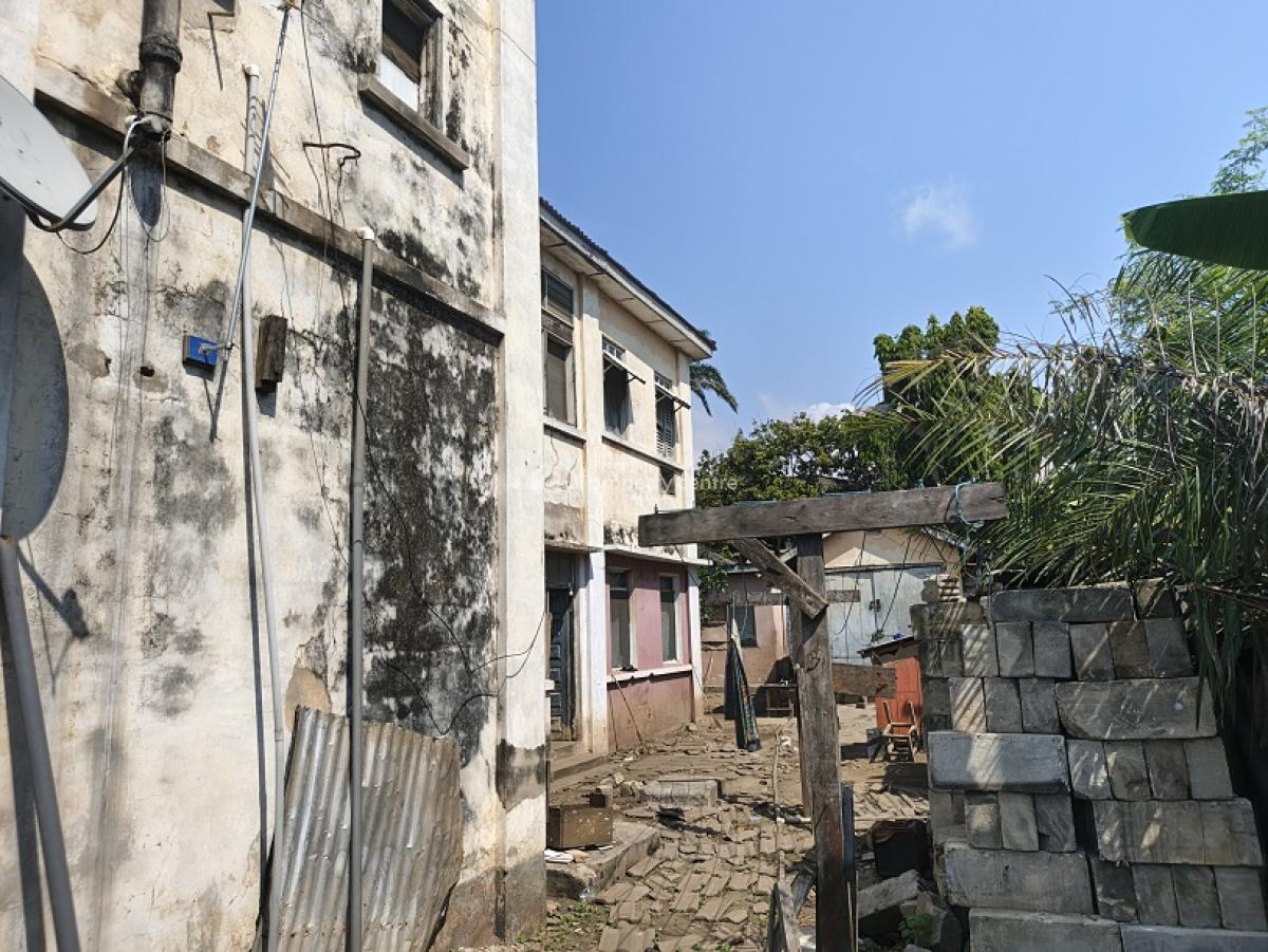 Roadside Old House in Osu, Osu, Osu, Accra, House for Sale