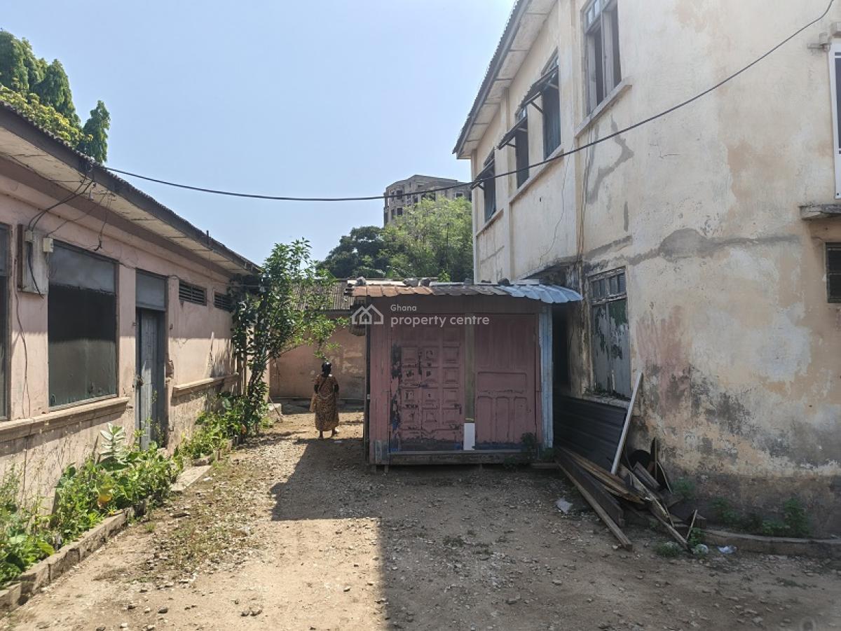Roadside Old House in Osu, Osu, Osu, Accra, House for Sale