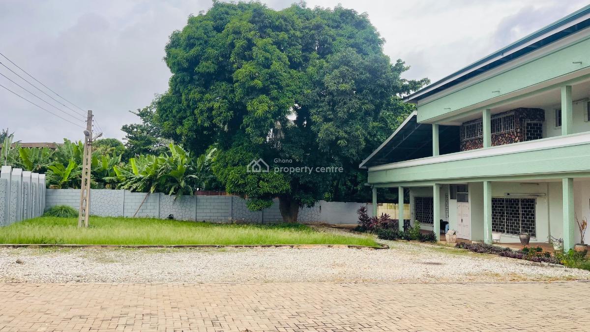 14 Bedrooms House with a Boys Quarters and a Big Compound, Cantoments, Greater-accra. Ghana, Cantonments, Accra, Office Space for Rent