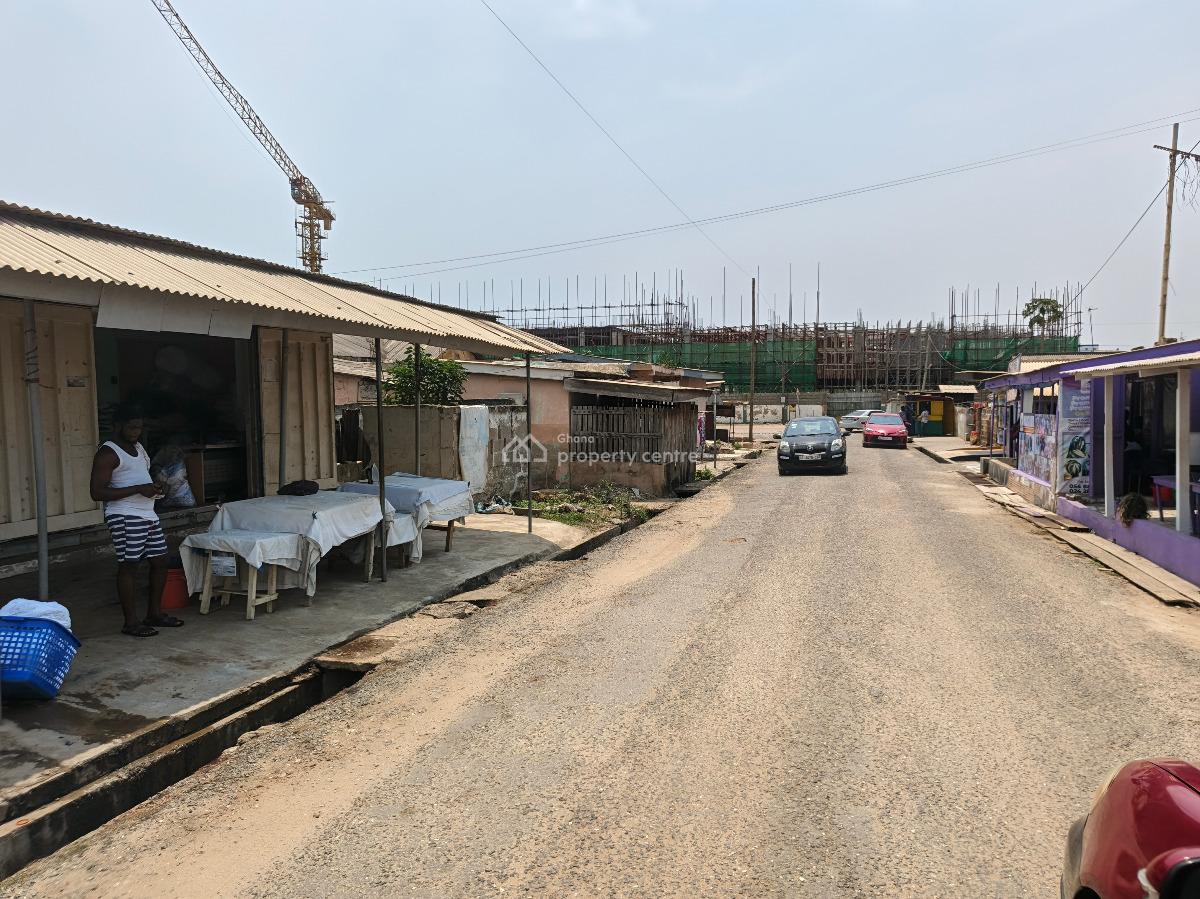 Old House in Accra South La Opposite Labone Road, South La Estate, Accra Metropolitan, Accra, House for Sale