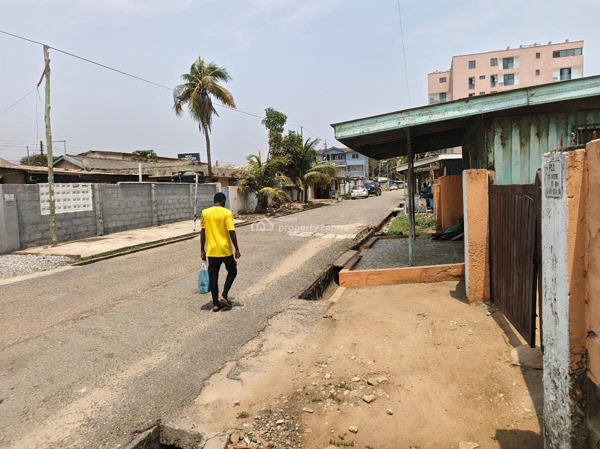 Old House in Accra South La Opposite Labone Road, South La Estate, Accra Metropolitan, Accra, House for Sale