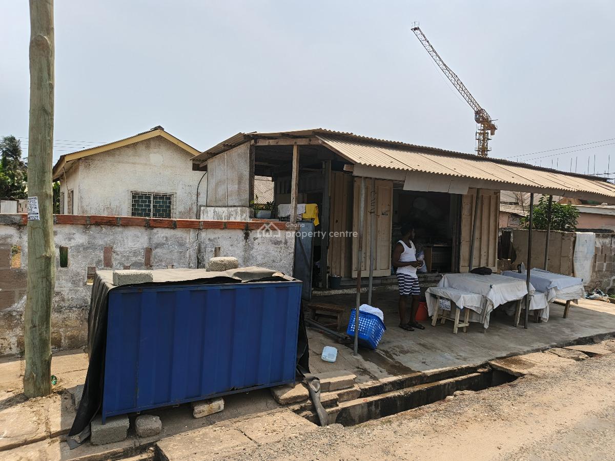 Old House in Accra South La Opposite Labone Road, South La Estate, Accra Metropolitan, Accra, House for Sale