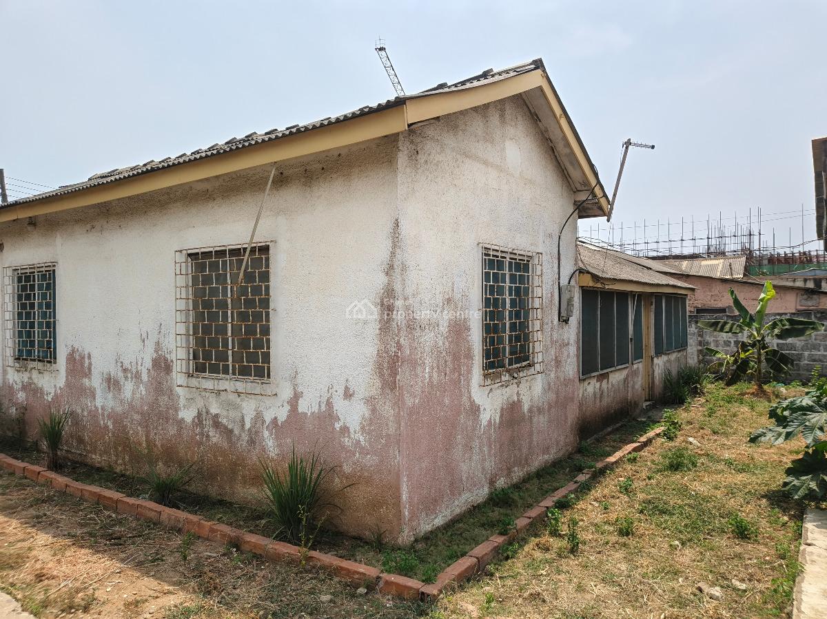 Old House in Accra South La Opposite Labone Road, South La Estate, Accra Metropolitan, Accra, House for Sale