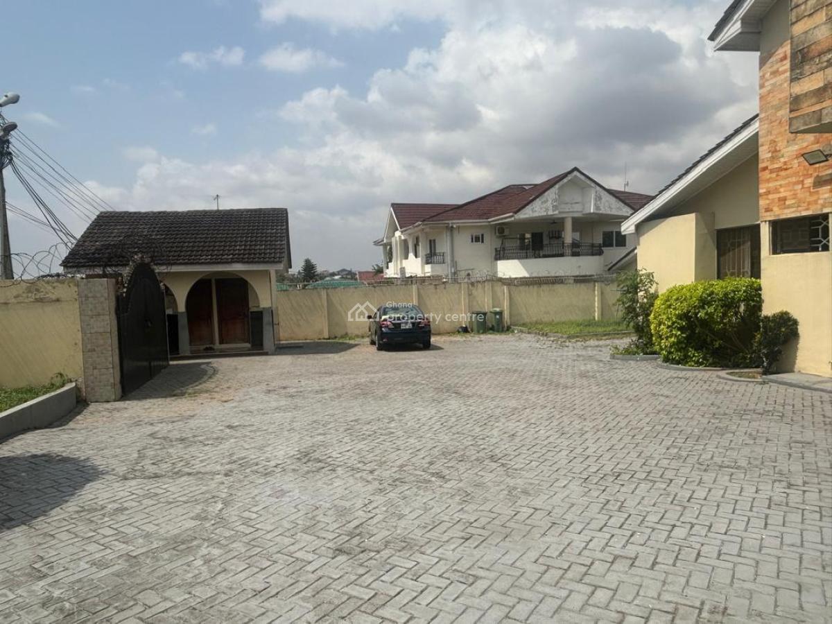 Executive 10 Bedrooms, Ga East Municipal, Accra, House for Rent