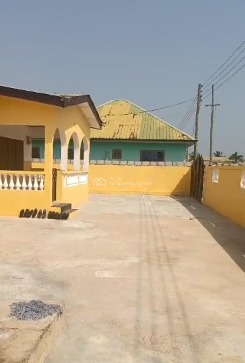 2 Bedroom House, Opeikuma, Kasoa, Awutu-senya East, Central Region, Detached Bungalow for Sale