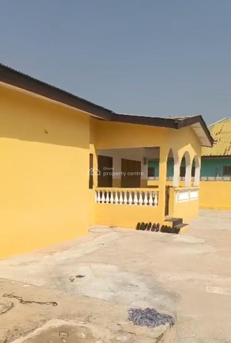 2 Bedroom House, Opeikuma, Kasoa, Awutu-senya East, Central Region, Detached Bungalow for Sale