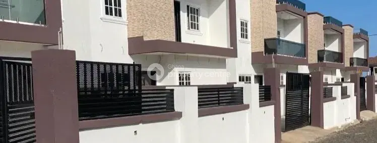 Luxury 4 Bedroom Townhome — Adenta, Peeva Factory, Adenta Municipal, Accra