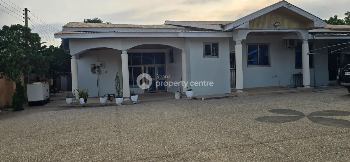5 Bedroom House with Outhouse Ensuite
