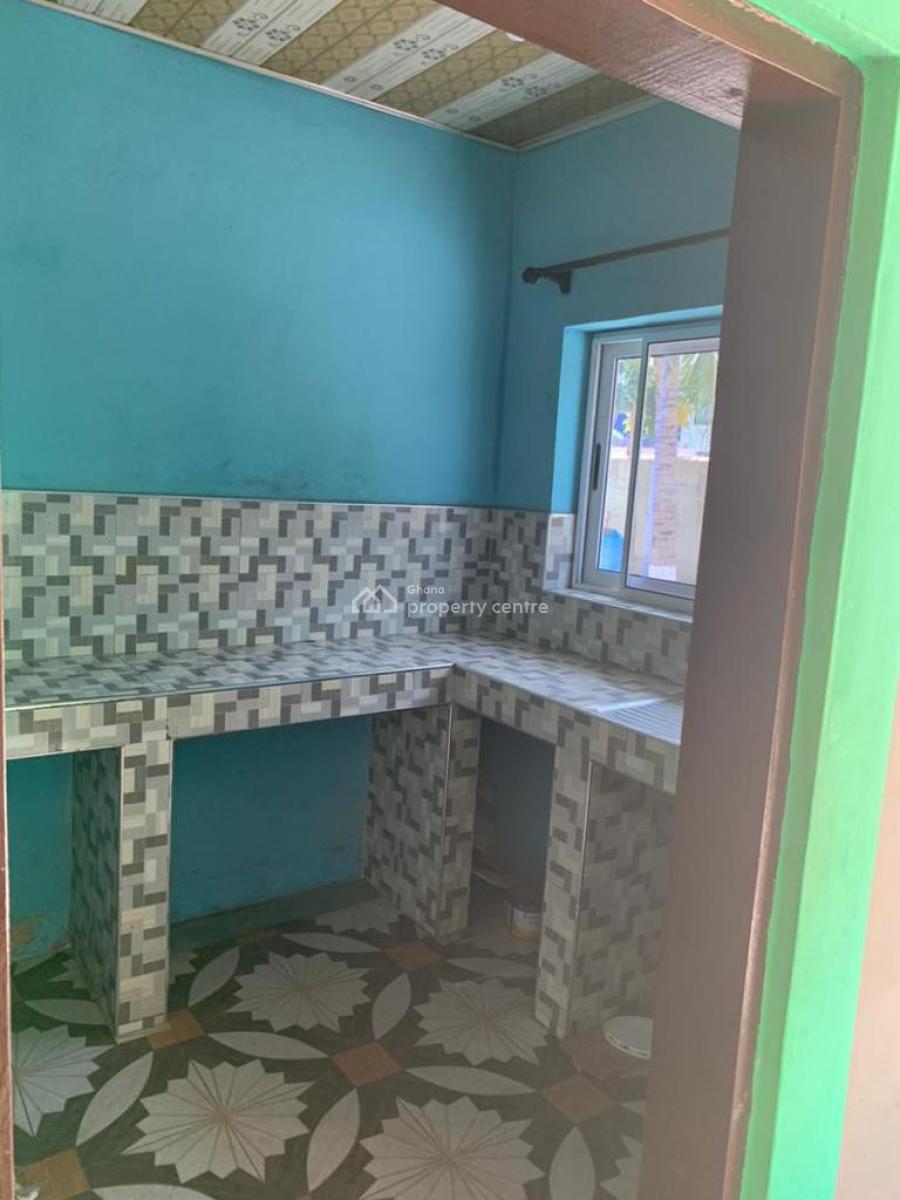 Single Room Self Contained, Nyaniba Estate, Osu, Accra, Mini Flat for Rent