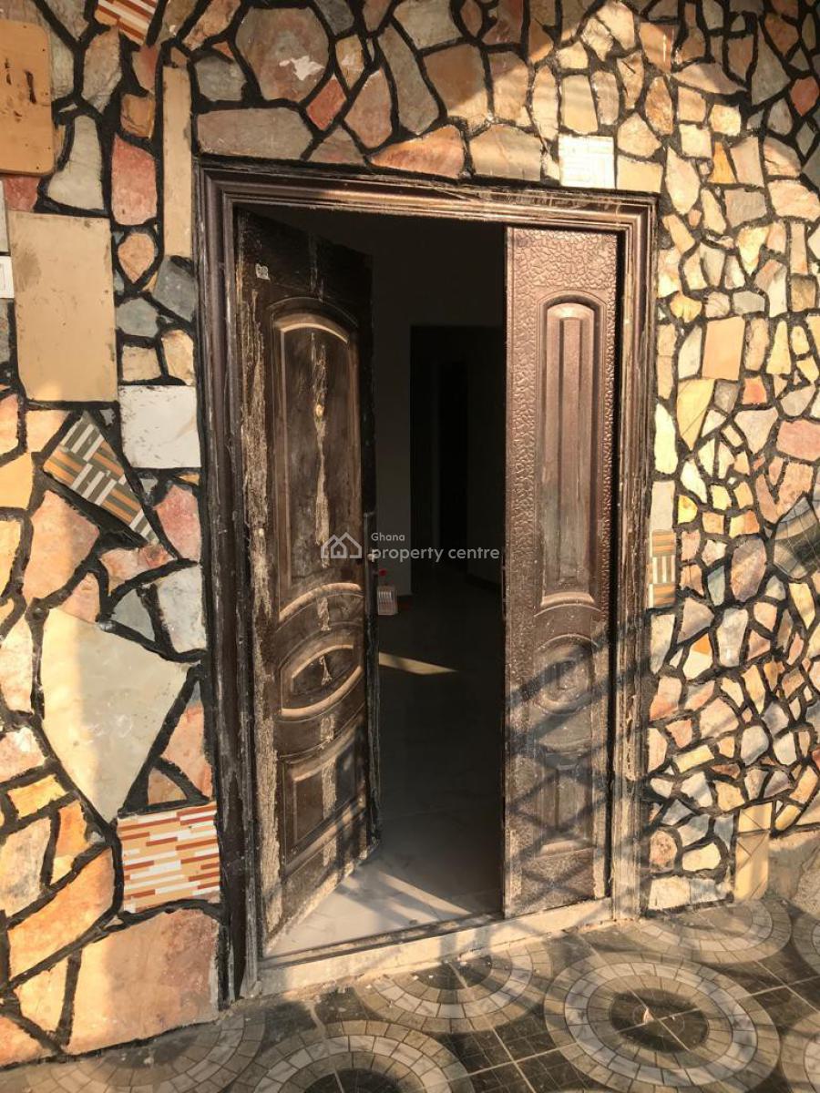 Chamber and Hall Self Contained, Ako Adjei, Osu, Accra, Mini Flat for Rent