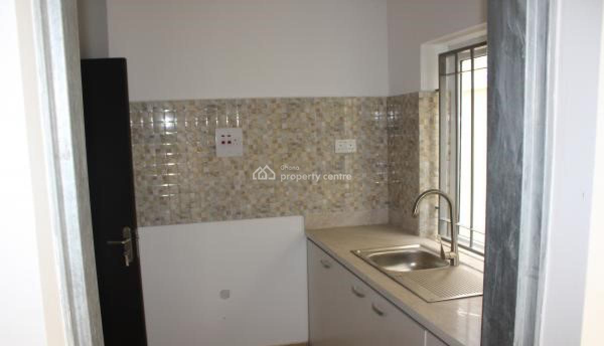 2 Bedroom Apartment, R E, Oxford Street, Osu, Accra, Apartment for Rent