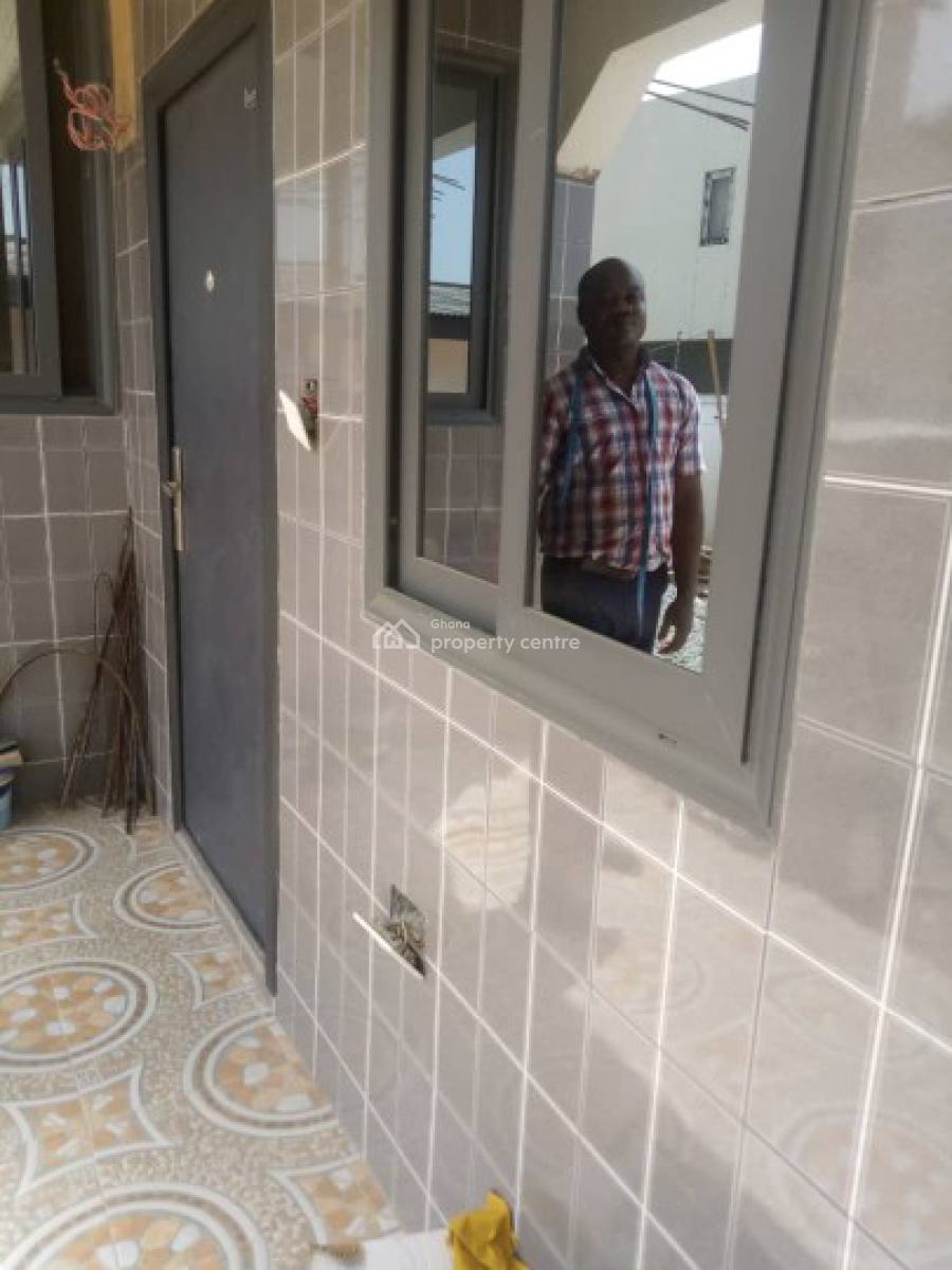 2 Bedroom Apartment, R E, Oxford Street, Osu, Accra, Apartment for Rent