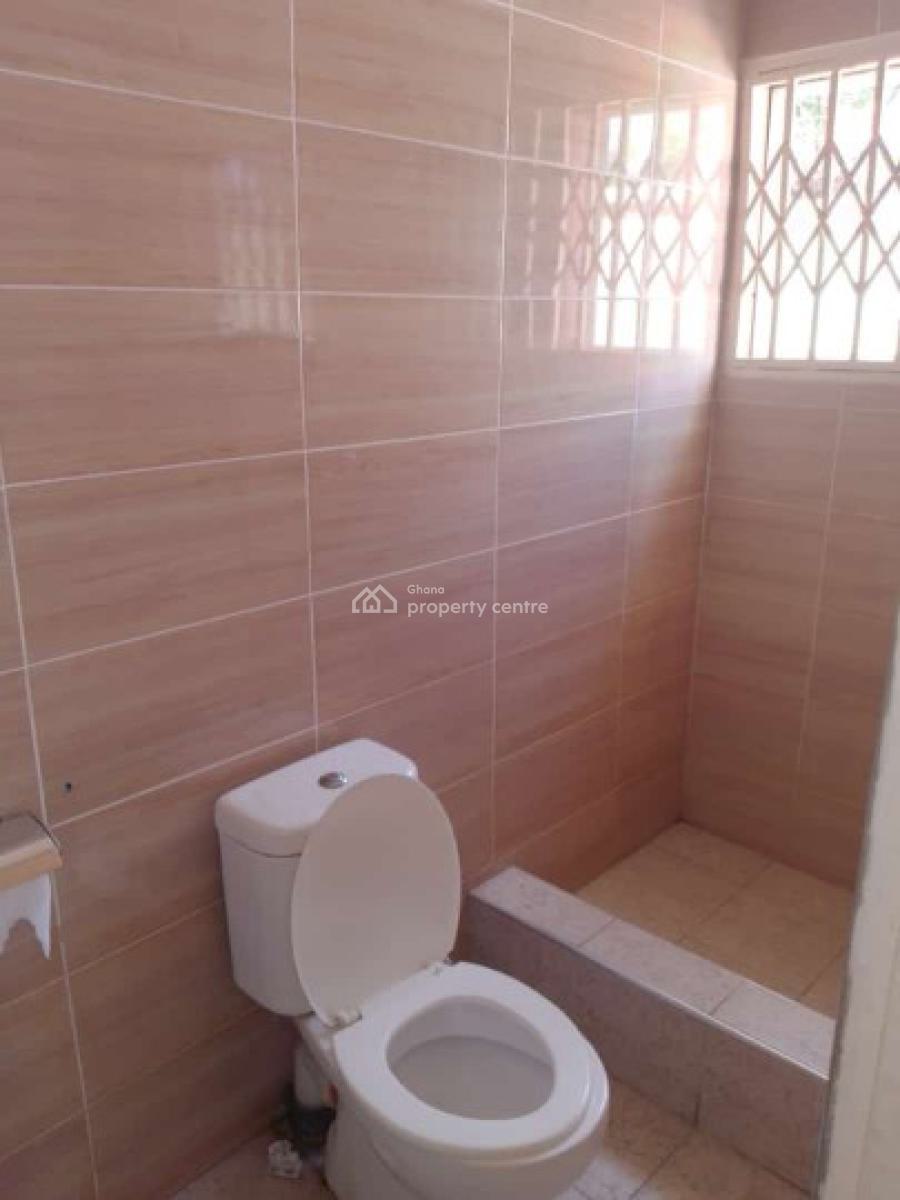 3 Bedroom House, Nyaniba Estate, Osu, Accra, House for Rent