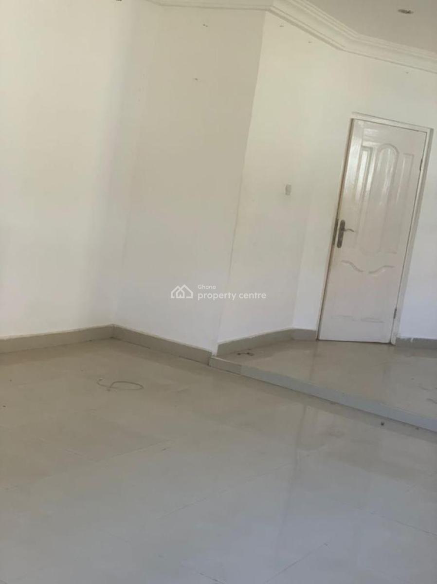 3 Bedroom House, Nyaniba Estate, Osu, Accra, House for Rent