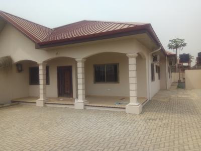 3 Bedrooms House, Tema Community 25, Tema, Accra, Semi-detached Bungalow for Rent