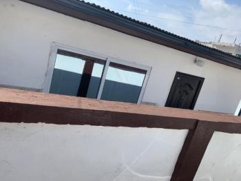 4 Room Commercial Property with a Kitchen & Washroom, Asylum Down, Accra, Commercial Property for Rent