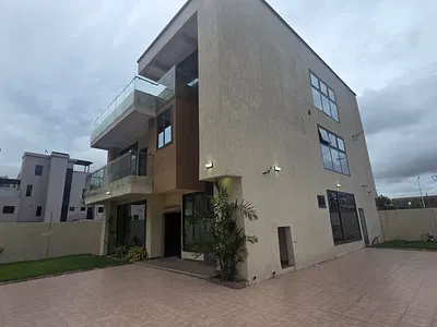 5 Bedrooms House — Roman Ridge, Accra Metropolitan, Accra