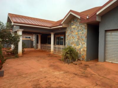 3 Bedrooms, Santasi Nkoransa. Kumasi Obuasi Road., Kumasi Metropolitan, Ashanti, House for Sale