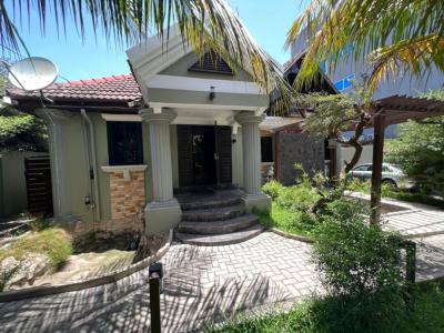 Osu 5 Bedrooms House, Oxfords Street, Osu, Accra, House for Rent