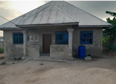 3 Bedrooms  ( Kona / Asonomaso Nkwanta., Kona, on Fawoade Mampongteng Road, Kwabre, Ashanti, House for Sale