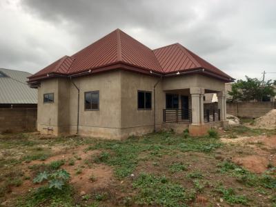 3 Bedrooms. ( on Full Plot), Meduma, on Tafo Pankrono Road., Kumasi Metropolitan, Ashanti, House for Sale