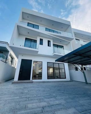 5 Bedrooms House with a Boys Quarters and a Pool, East Legon, Accra Metropolitan, Accra, House for Sale