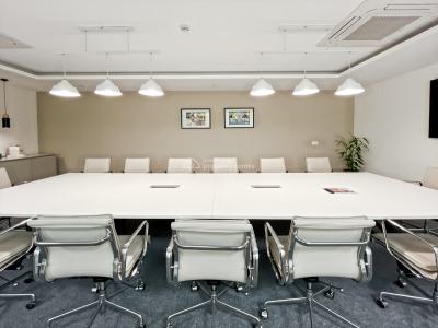 Open Plan Office Space for 10 Persons in Regus Silver Star Tower, Airport City, Liboration Road, 4th Floor, Silver Star Tower, Achimota, Accra, Office Space for Rent