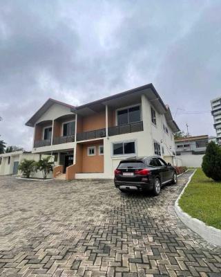 Executive Commercial / Residential 6-bedroom, North Ridge, Accra, House for Rent