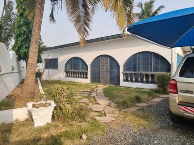 3 Bedroom House with 2 Bqs with Extra Land Space, Nyaniba Estate, Osu, Accra, House for Sale