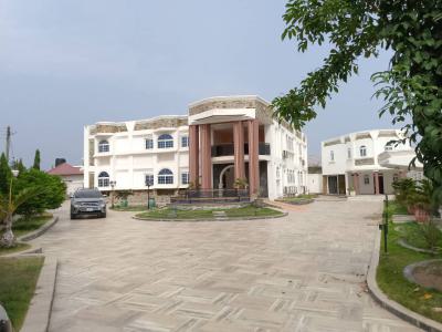 Luxury 7bedrooms House with Pool, Tema Community12, Tema, Accra, House for Sale