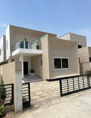 3 Bedroom Single Storey Building in Gated Community, East Airport., East Airport, Airport Residential Area, Accra, Detached Duplex for Sale