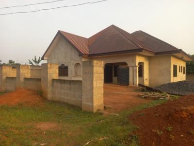 3 Bedrooms, Donyina Saapeh, on Emina Boadi Road., Kumasi Metropolitan, Ashanti, House for Sale